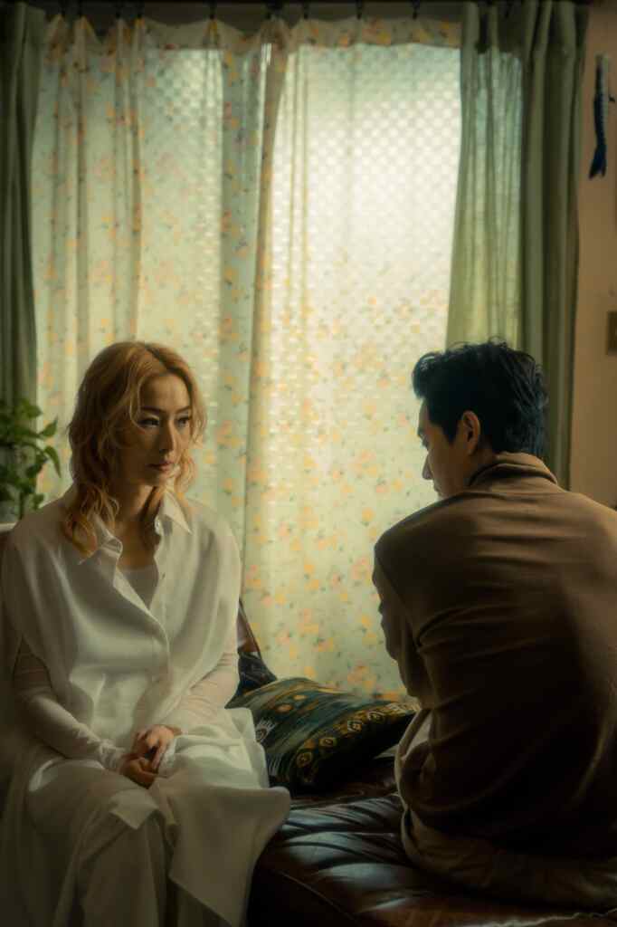 ▲鄭秀文和劉冠廷(右)在《愛情城事》中,飾演一對夫妻,對彼此藏有不可告人的秘密。(華映娛樂提供)