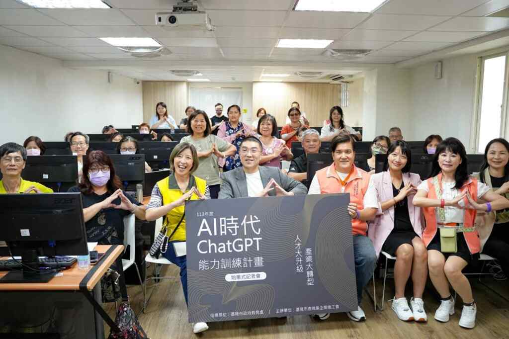 ▲基隆市長謝國樑主持課程始業式給予參與學員們鼓勵與肯定,宣布加碼開班第二期課程嘉惠更多市民。(基隆市政府提供)