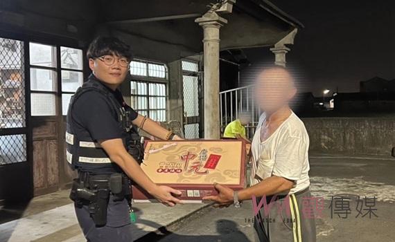 崙背警攜手福興宮展現社會溫情 捐普度物資關懷弱勢家庭