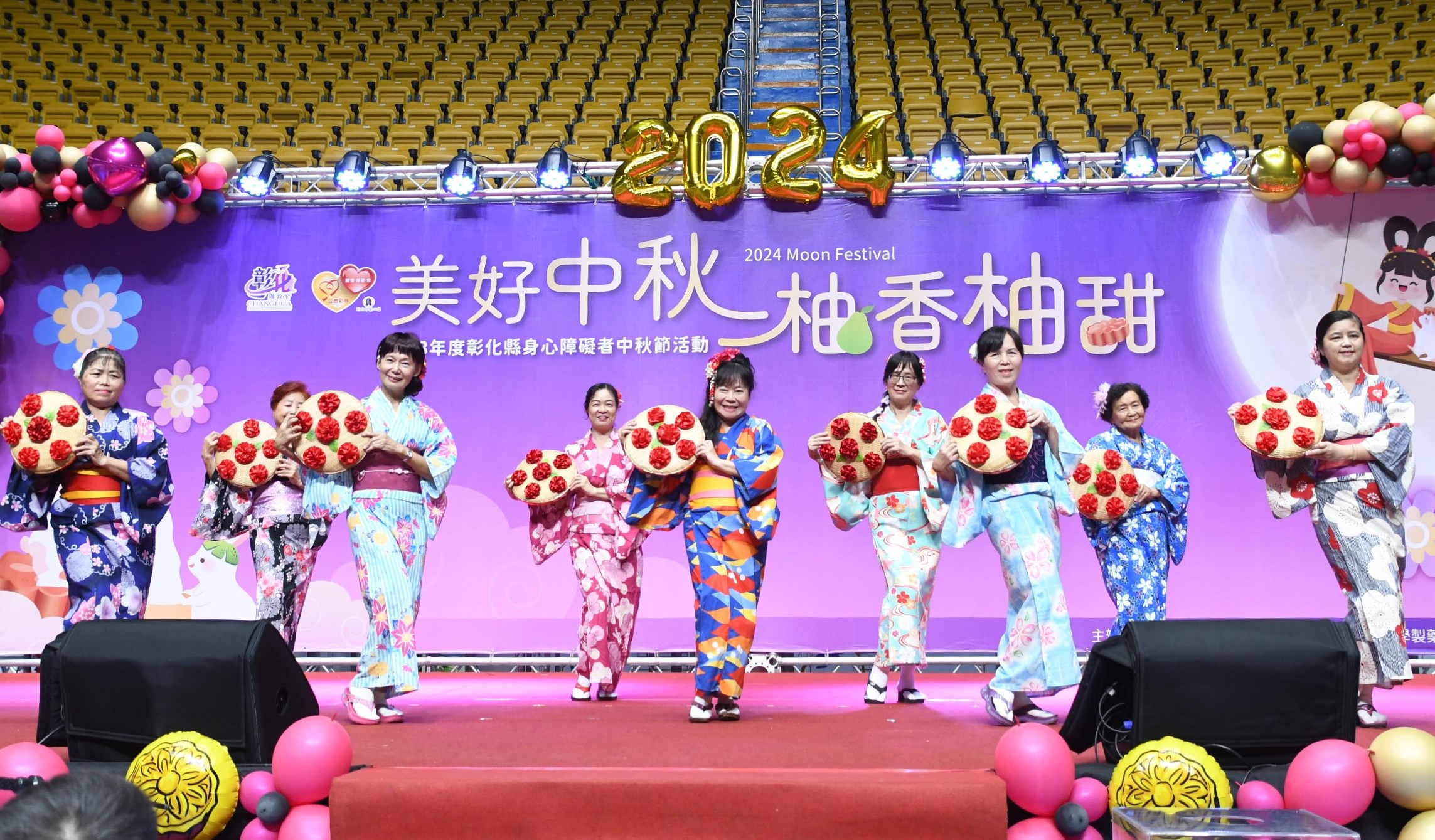 ▲彰化縣政府辦理「美好中秋 柚香柚甜－113年度彰化縣身心障礙者中秋節活動」，邀請縣內12大身心障礙團體的朋友與家屬們，提前歡度中秋。（記者張溎壕攝）
