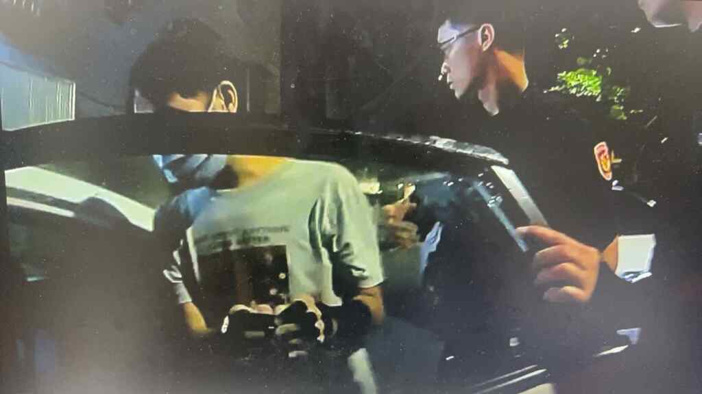 ▲ 太扯!身負四條通仍續當車手 文二警逮捕送辦。(民眾提供)