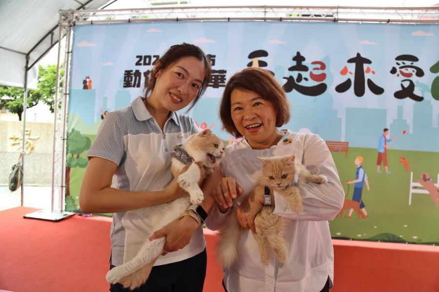 可愛爆表!「毛起來愛你」動保嘉年華 黃敏惠與毛孩熱絡互動