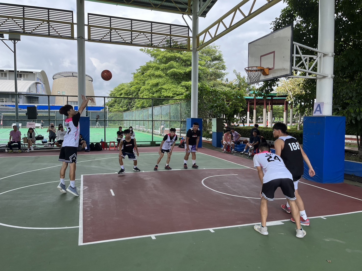 ▲社頭鄉公所辦理113年度社頭鄉長盃綜合球賽暨游泳趣味賽，賽事結合籃球、網球、桌球及游泳等運動項目，吸引鄉親熱情參與。（社頭鄉公所提供）