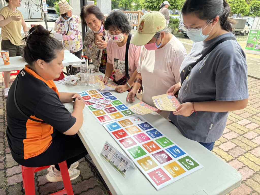 ▲活動攤位政令宣導。（記者廖妙茜拍攝）
