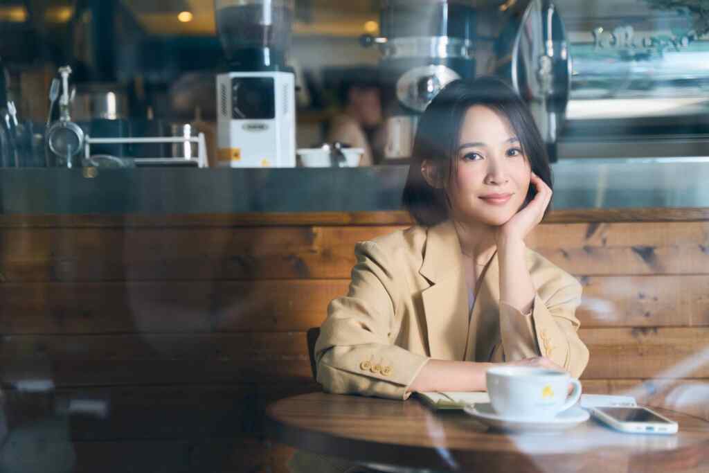 ▲「梁痛痛」再度發威!梁文音最新主打〈一首遺憾的歌〉KKBOX衝出三冠王佳績 ,跨海分享喜悅喊「很爽」。(環球音樂提供)
