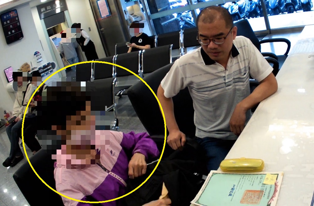 車手熱心陪辦銀行業務 被害婦見女兒現身竟癱軟無力 250 cnews204240908a02