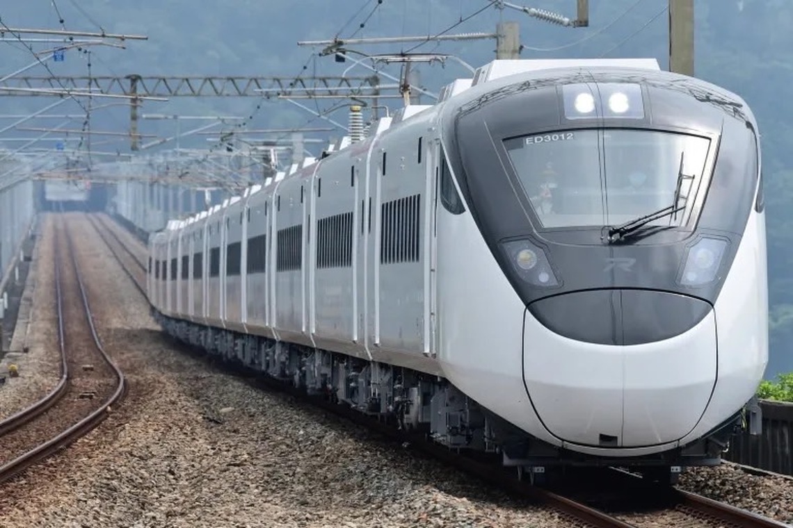 破天荒|疏運滯留乘客今日24時前花東北上新自強號(EMU3000型)全面開放站票 臺鐵崇德=和仁路段提早於6時起恢復通車