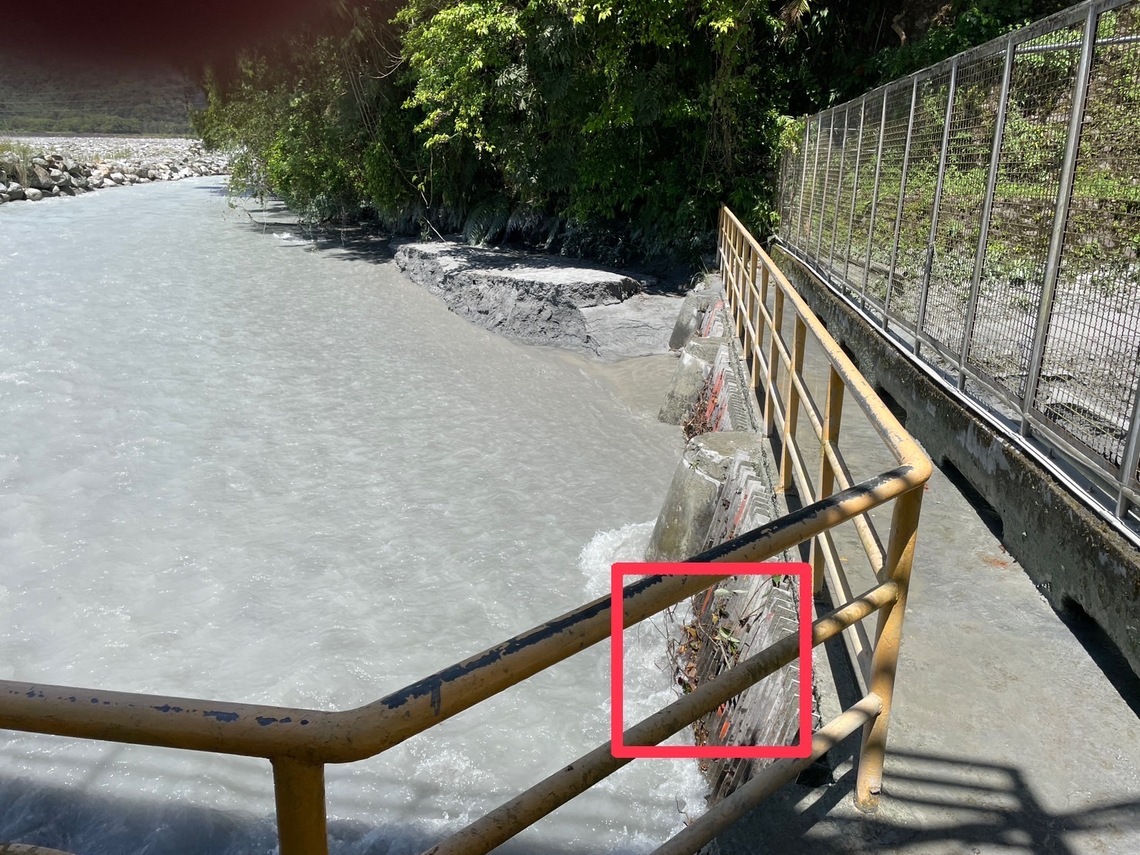 悲慟｜山洪暴發父子開車旅遊二子山渡溪翻覆 大體尋獲相距約300公尺！