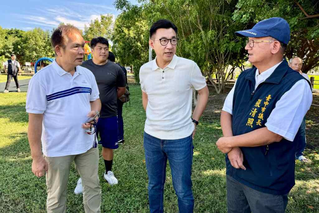▲立法院副院長江啟臣攜手張清照議長爭取國際自由車館落腳臺中清水。(記者張玉泰翻攝)
