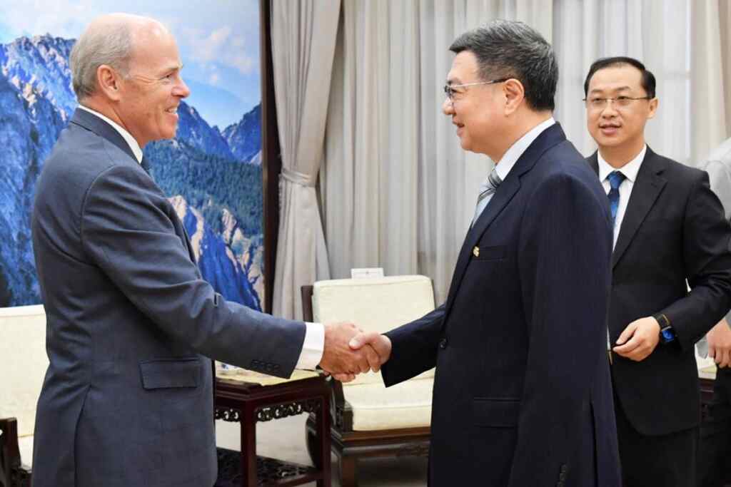 ▲卓揆接見加拿大駐台北貿易辦事處倪傑民代表持續拓展更多合作。(新傳處提供)