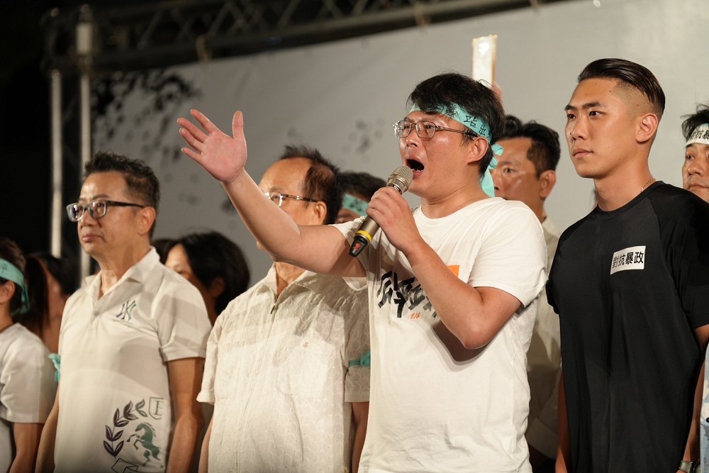 小草集結挺柯文哲抗議司法不公 吳怡萱:現場近2萬、線上破10萬人 242 小草集結挺柯文哲抗議司法不公 吳怡萱:現場近2萬、線上破10萬人 241