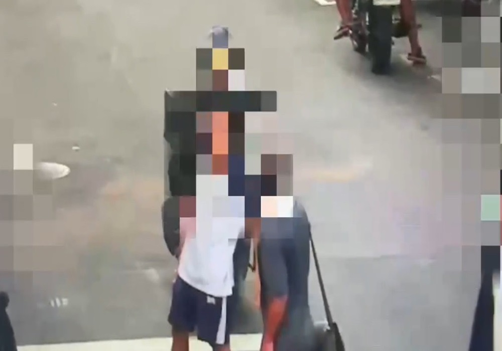 高中生搭公車險遇襲 怪阿伯持械追逐後逃逸 227 248240909a03