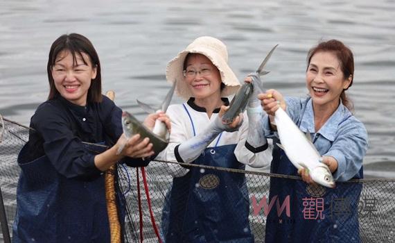 迎中秋佳節吃優質海產 副縣長謝淑亞與藝人梁佑南推廣口湖海產