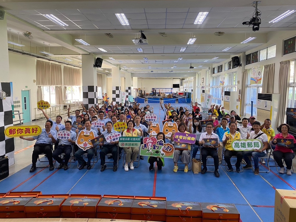 漾新聞|高雄郵局動員全市郵局募愛心 送喜憨兒月餅到偏鄉社區與27所學校