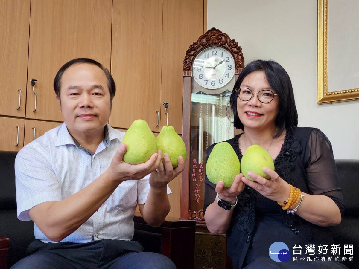 活動期間凡消費「八里文化寶藏午茶組」每日前10名顧客,還可獲贈八里區農會特選文旦柚