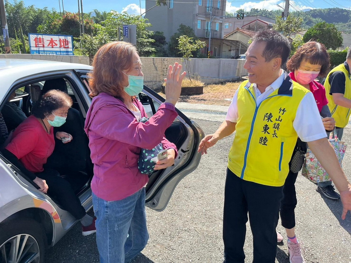 民眾搭乘甚覺方便不少。(竹山鎮公所提供)