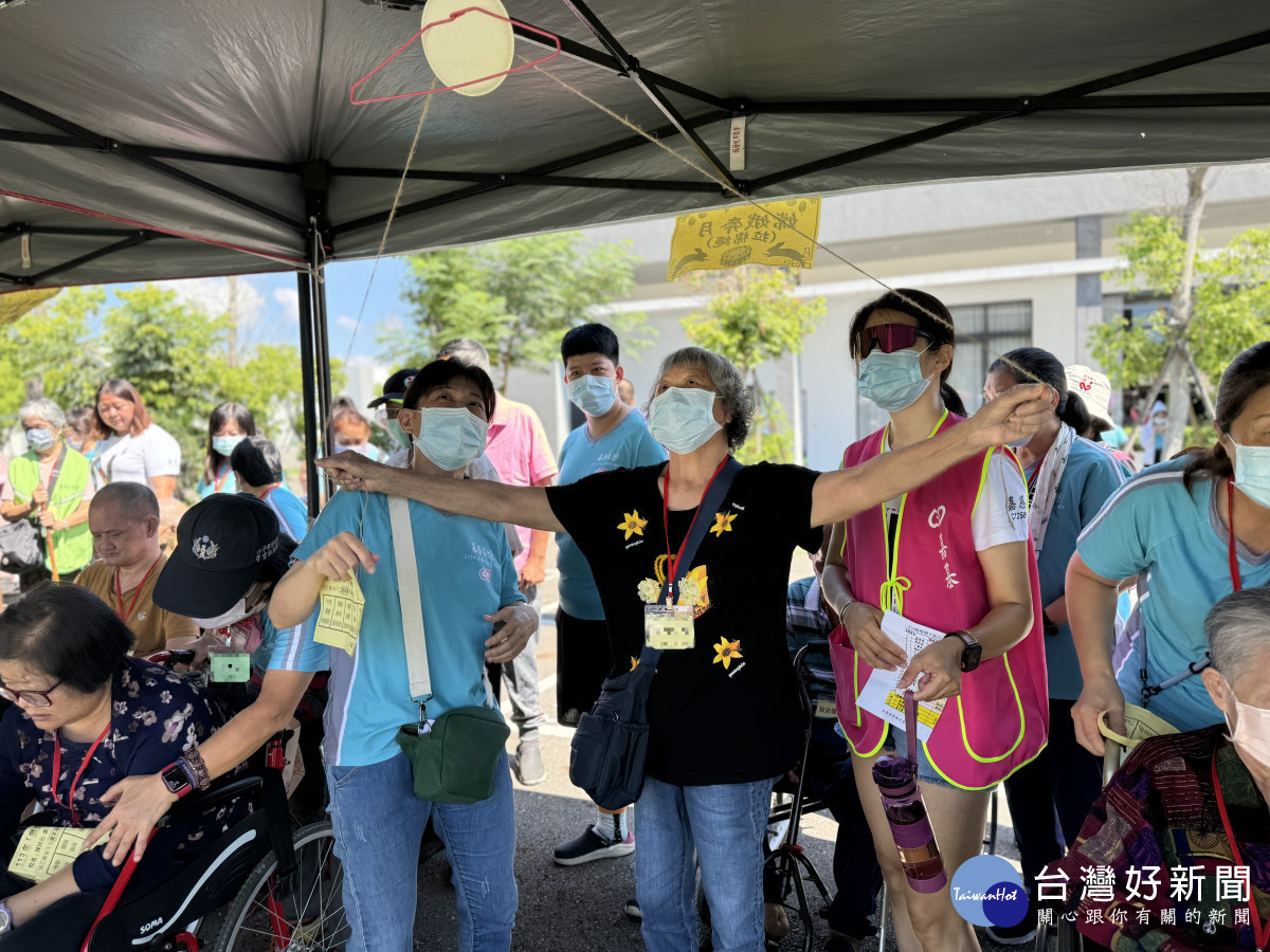 嫦娥奔月拉棉繩闖關活動/嘉基醫院提供