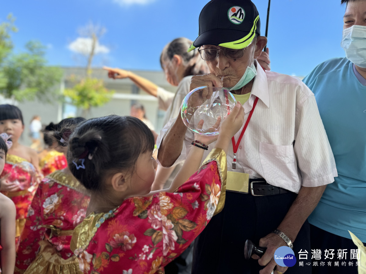 中秋團圓吹泡泡闖關活動/嘉基醫院提供