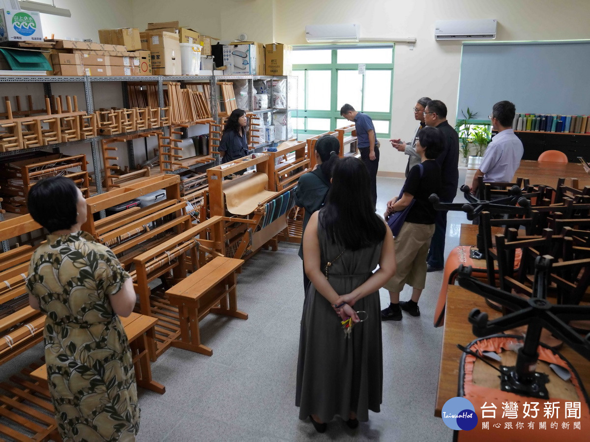 工藝中心同仁分赴兩校參訪交流。(工藝中心提供)