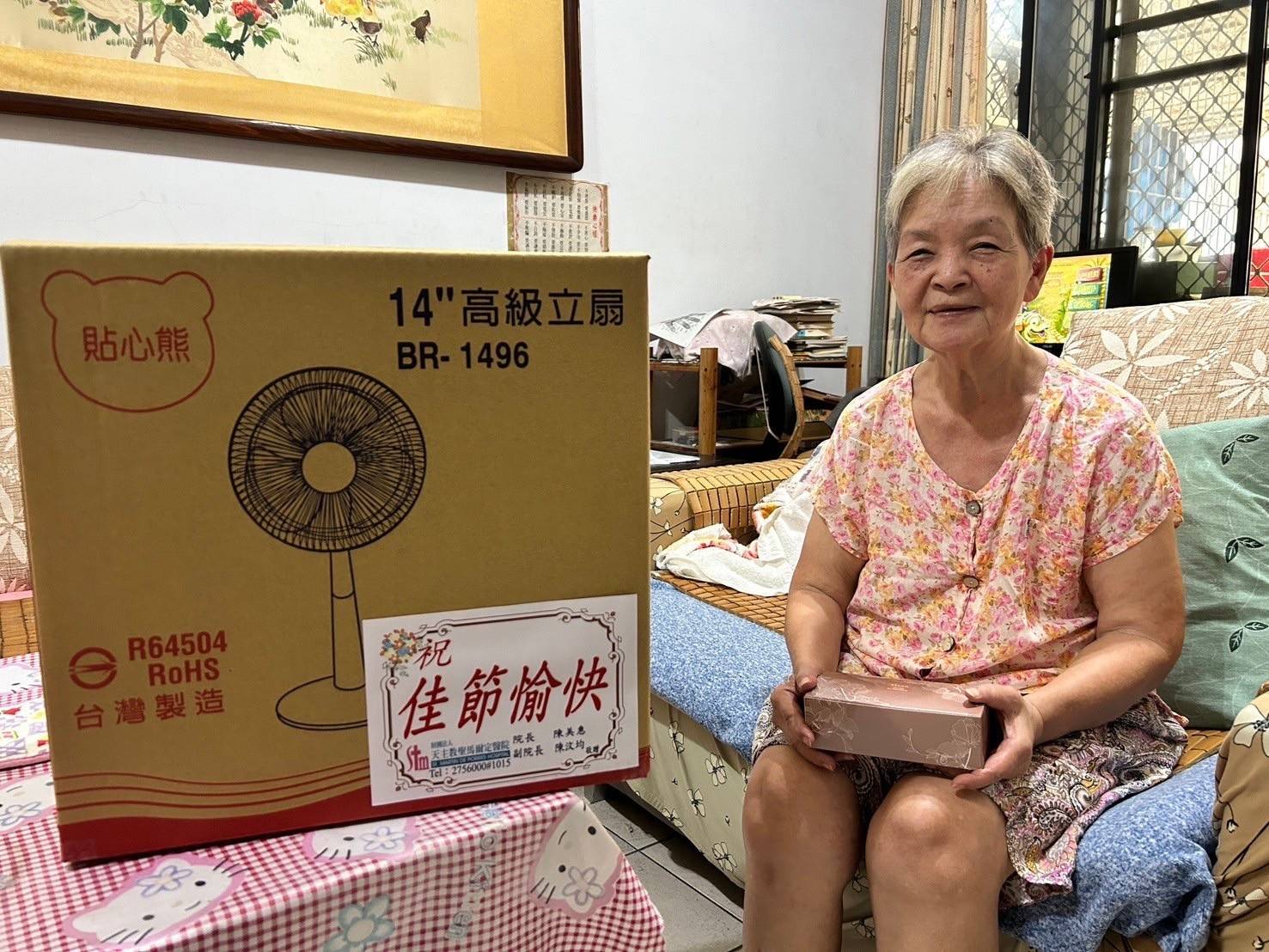 中秋前夕 聖馬關懷獨老贈月餅