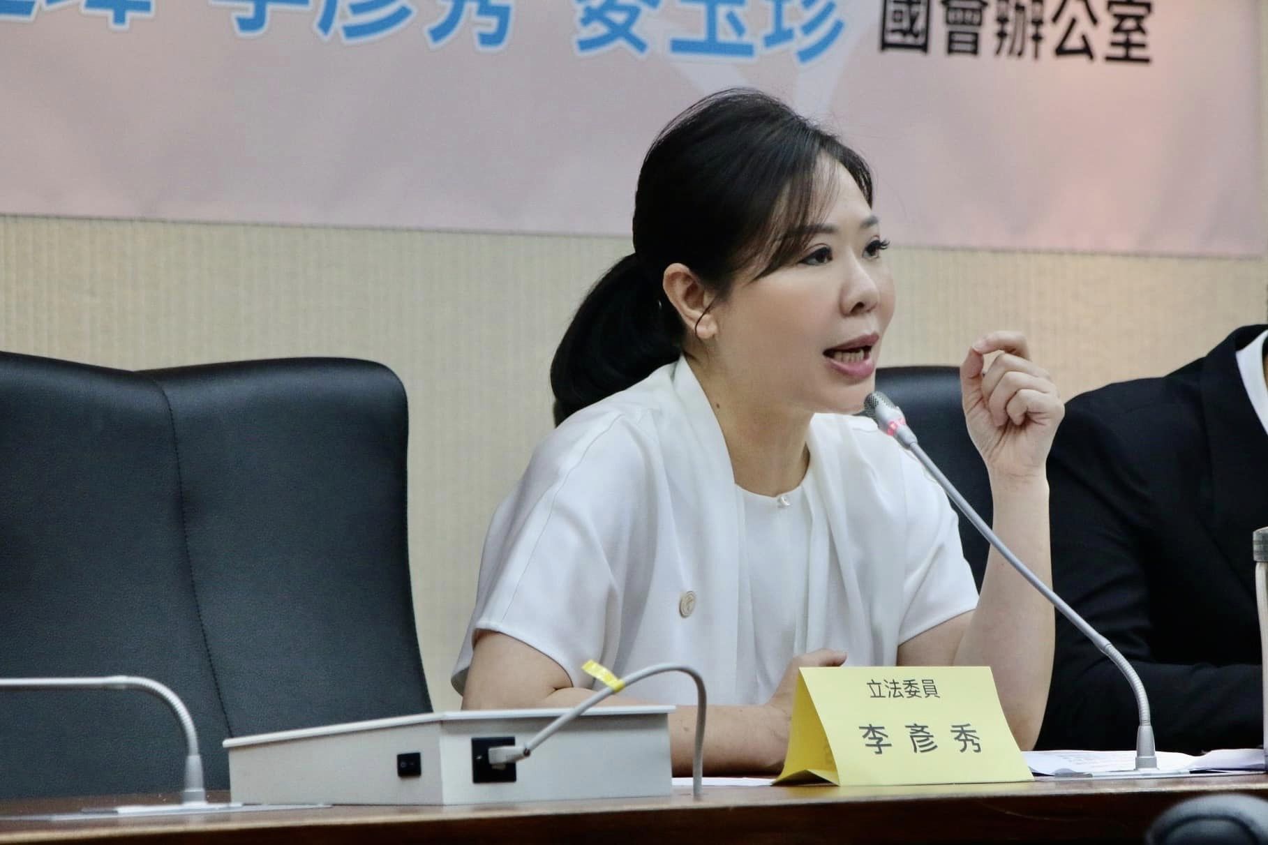 碳費衝擊中小企業 李彥秀指政府有「3不足」 220 碳費衝擊中小企業 李彥秀指政府有「3不足」 219