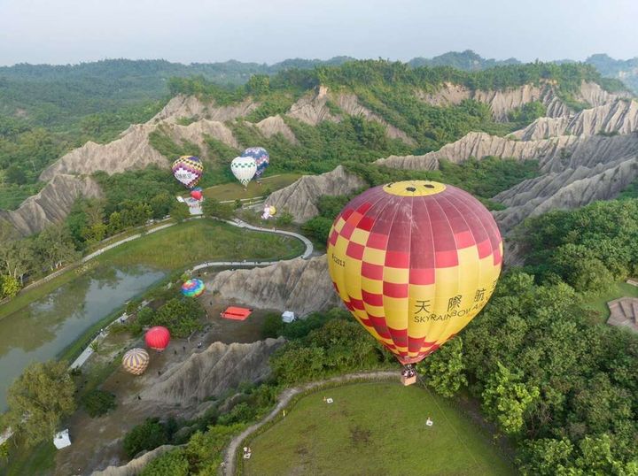 浪漫升空/全新造型「高雄愛.月熱氣球」9/14-15首登場 手刀留言抽免費搭乘體驗