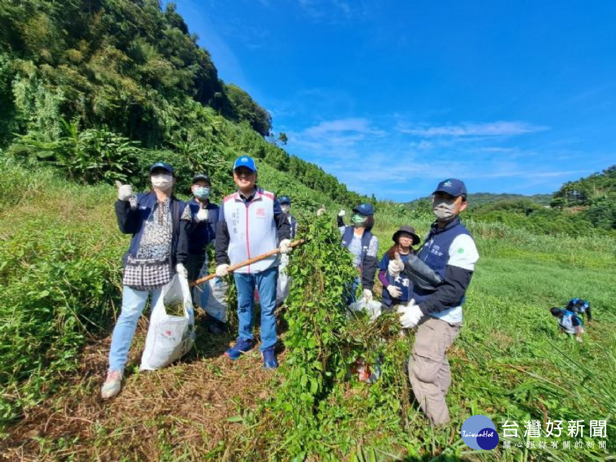 桃園市政府農業局今年首度與民間團體合作，辦理「除蔓樂活、永續森活」桃園除蔓日活動。<br /><br /> 