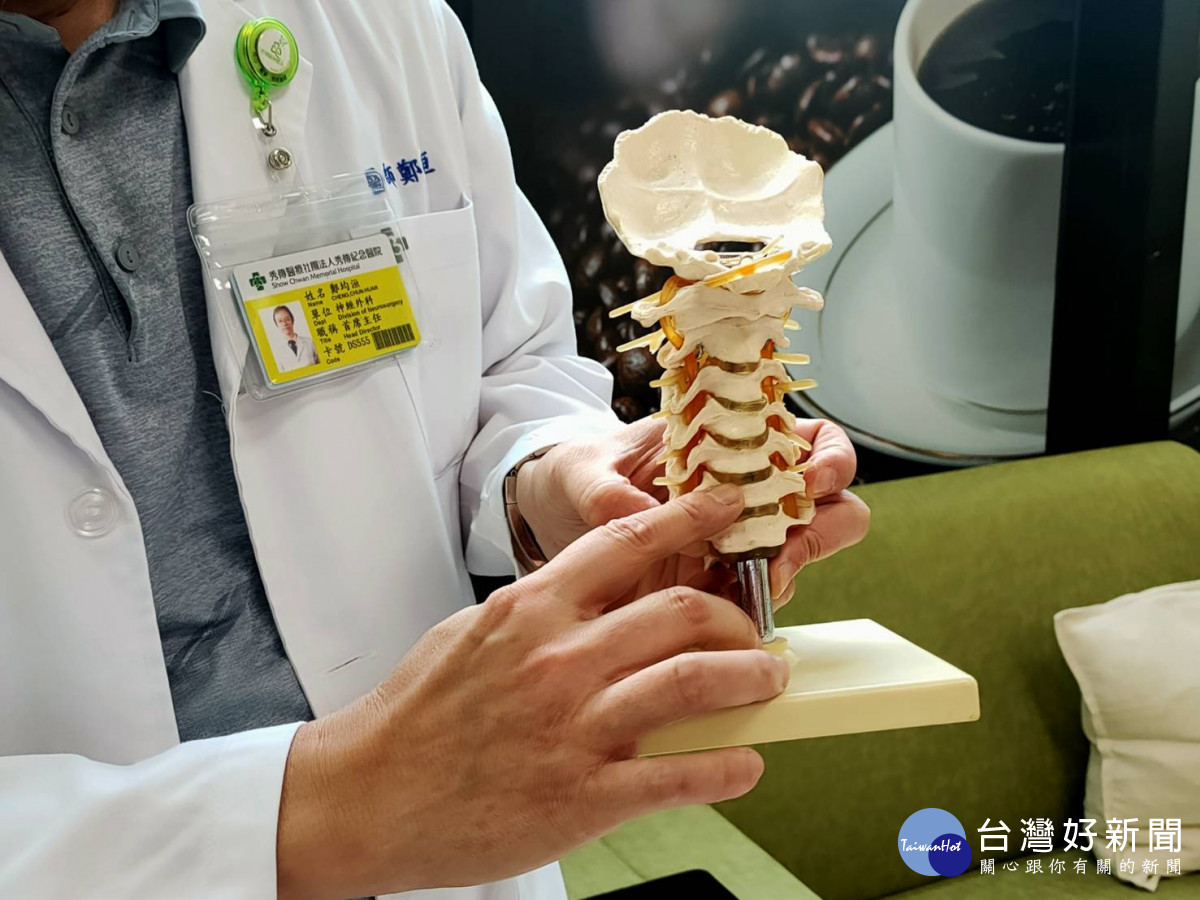 椎間盤承受的壓力愈大,可能造成功能退化,甚至嚴重的話很可能會破裂而壓到神經,造成病變。圖/記者鄧富珍攝