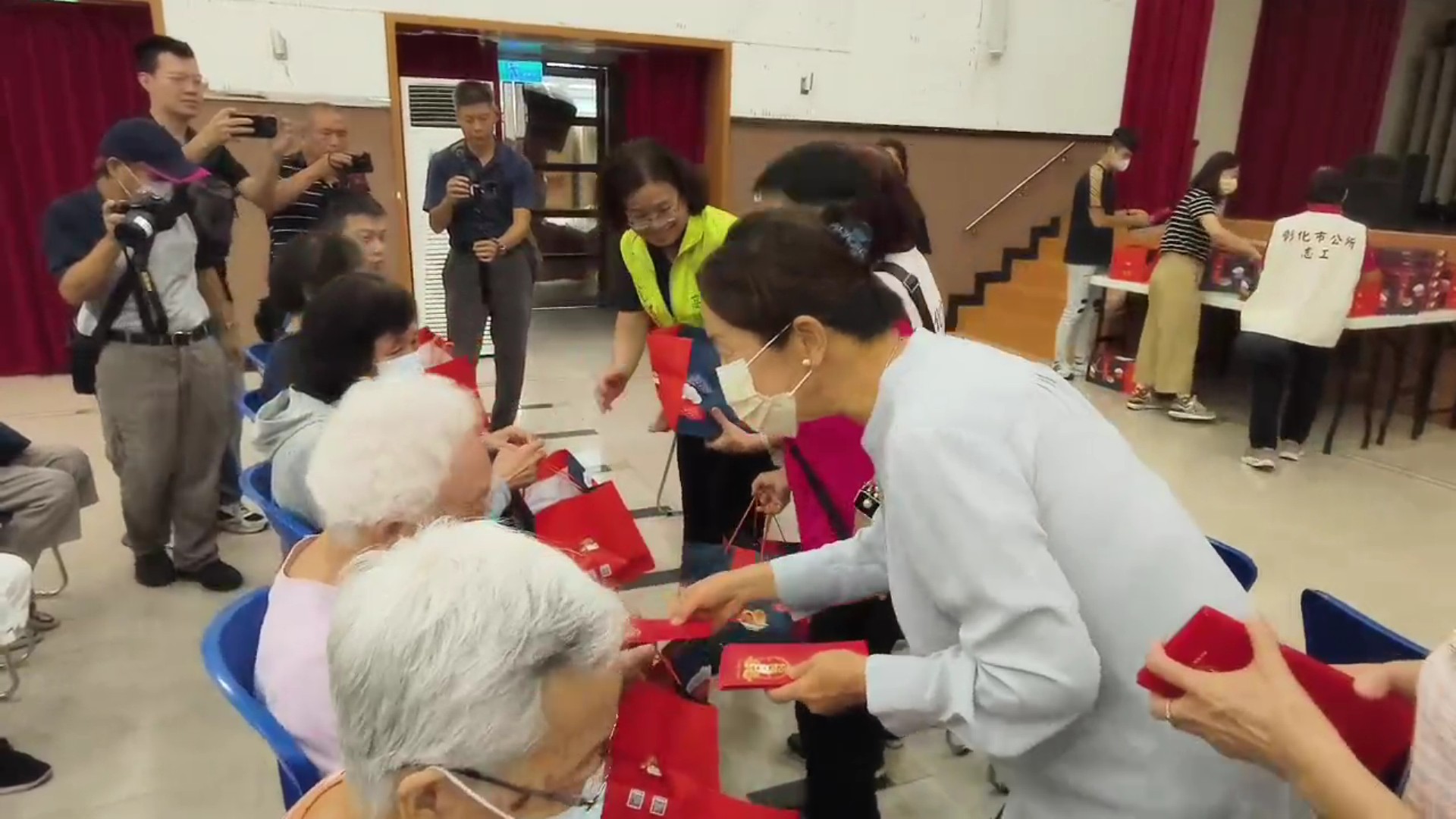 大通電子中秋慰問金讓獨居長者感受溫暖