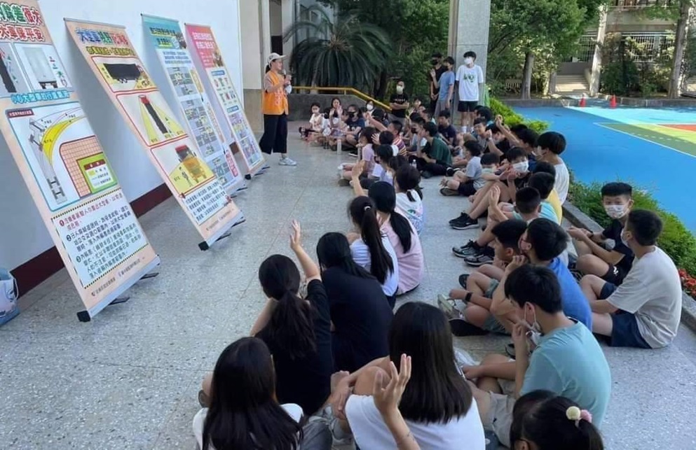 ▲圖說:中市警局結合市府相關單位,深入社區和校園舉辦交通安全宣導 (圖/台中市政府 提供)