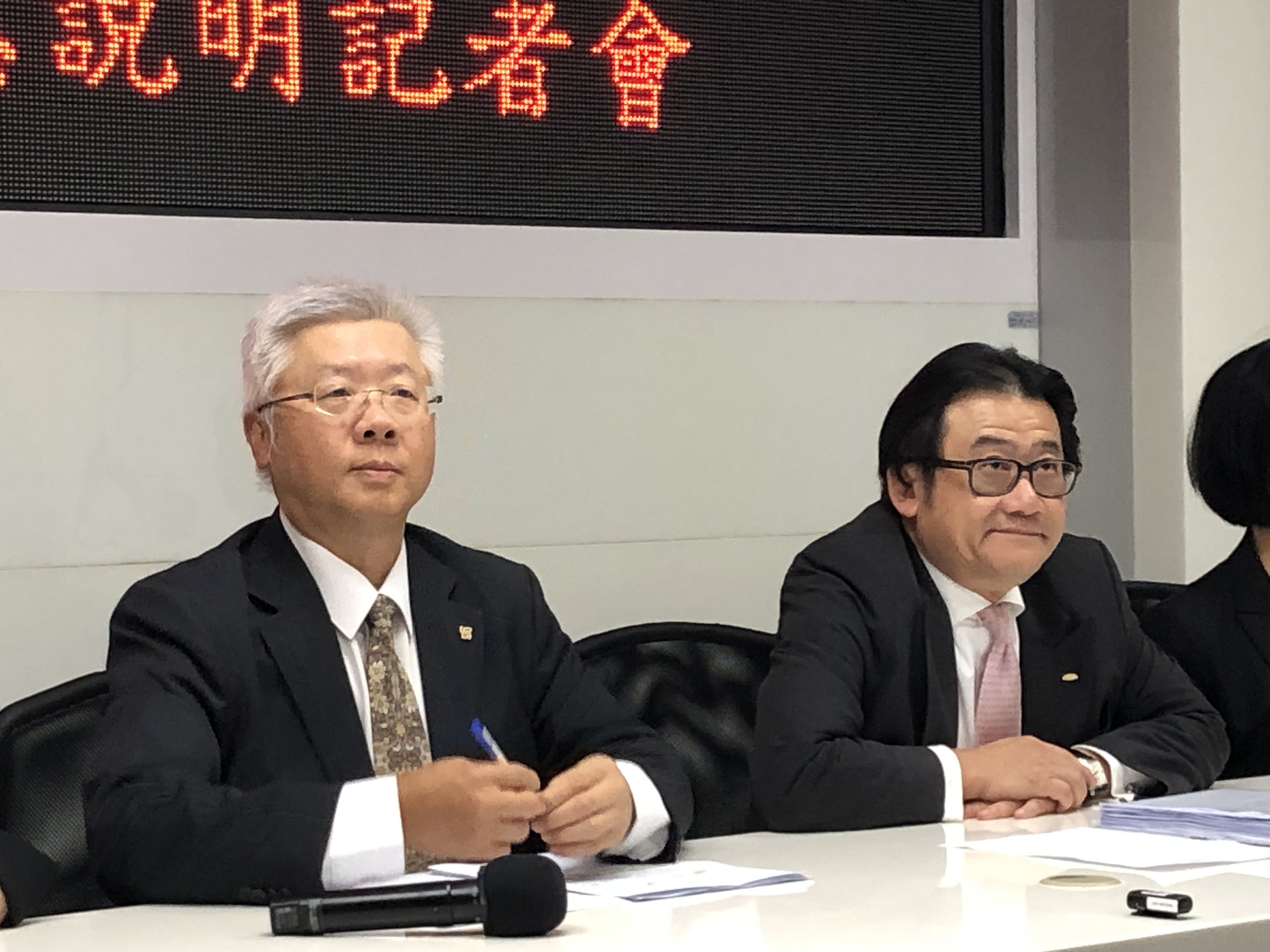 台新金加碼聘金追近中信金 總座林維俊質疑對手「現金在哪裡?」