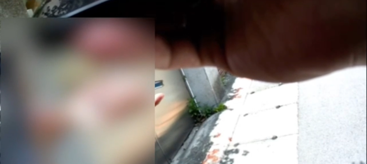 大安警向被害人了解案情。(記者徐煜勝翻攝)