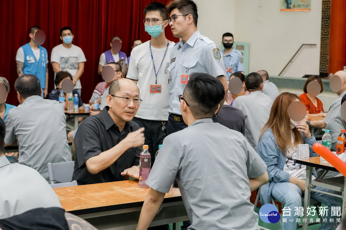 北監典獄長許金標親臨會場，勸戒收容人歹路莫再走。<br /><br /> 