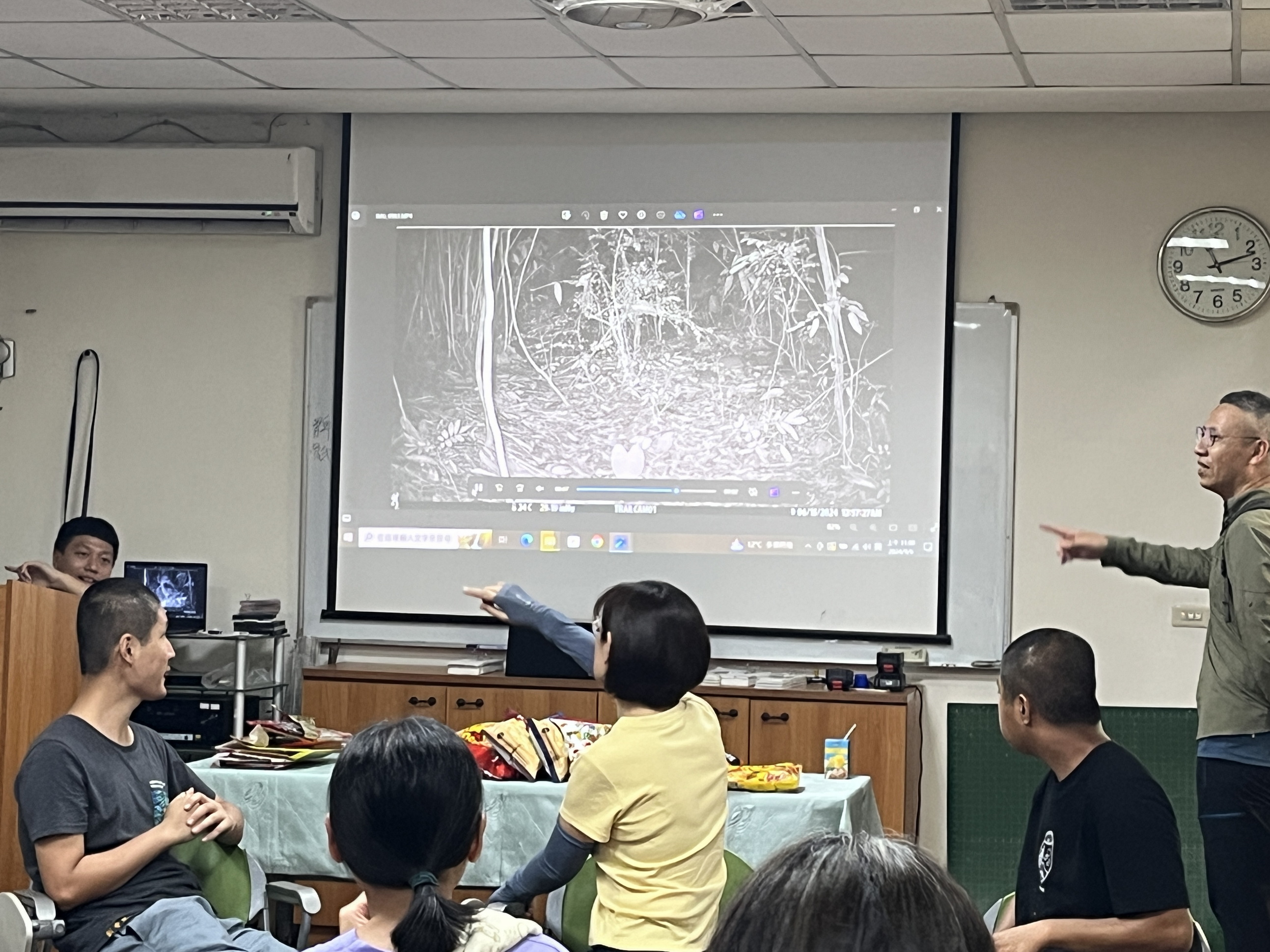 ▲紅外線自動照相機監測成果分享。（臺中市野生動物保育學會提供）