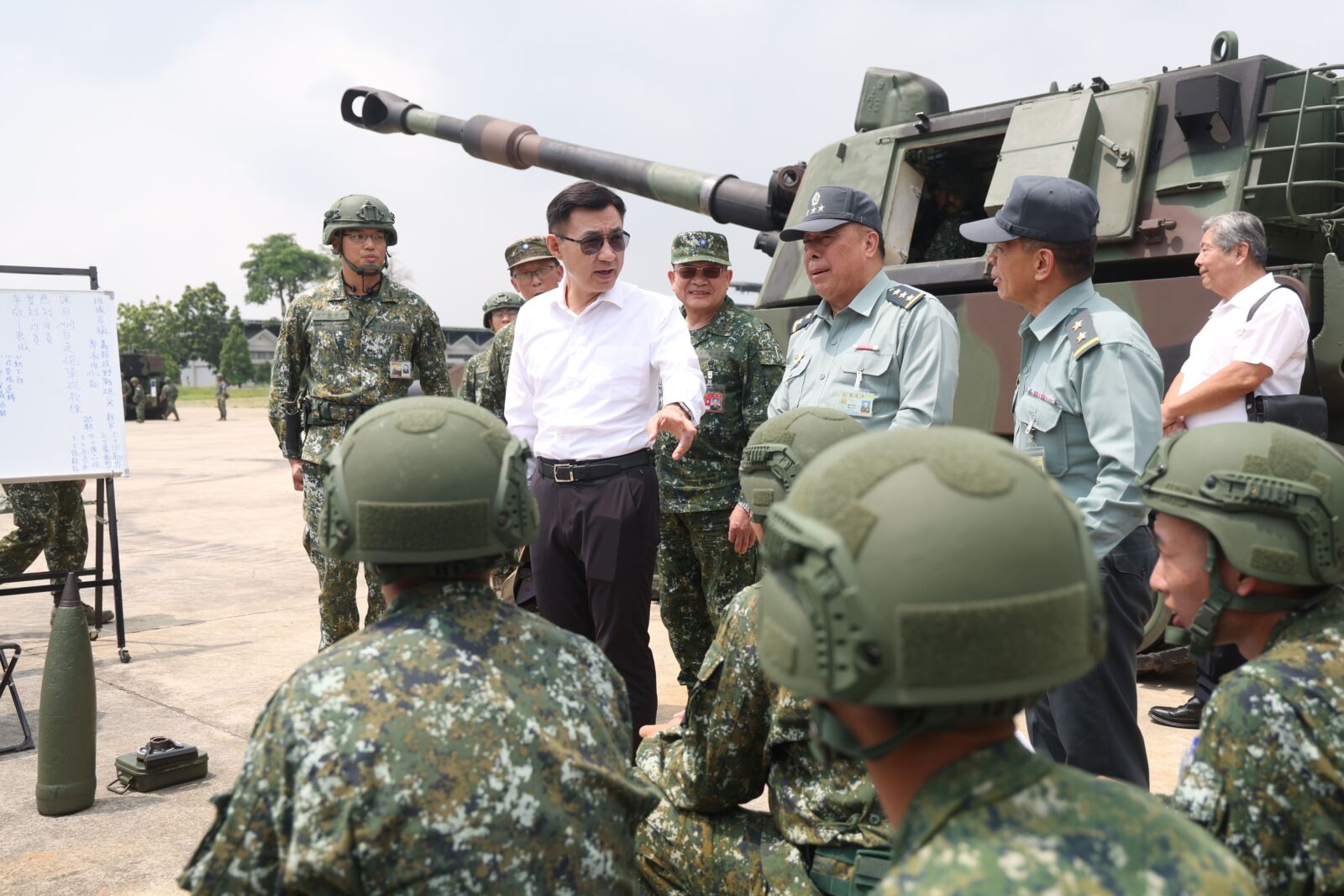 關注強化無人機技術 江啟臣期許國軍和友好國家共訓 254 關注強化無人機技術 江啟臣期許國軍和友好國家共訓 253