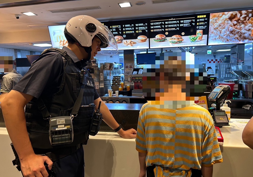 男子想吃漢堡卻迷路 北投警自掏腰包請客助返家 223 248240912a09
