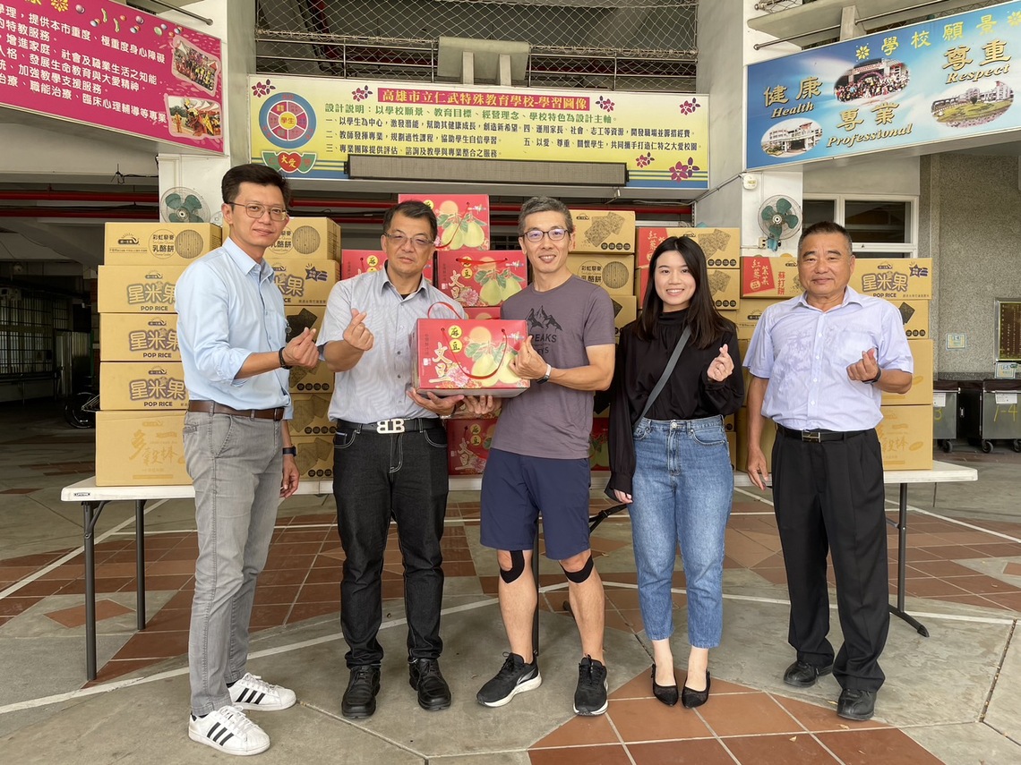 中秋有愛！|中油大林廠關懷仁特 贈文旦糕餅與特教生提前過中秋