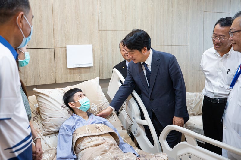 謝沛勳恢復狀況良好,13日出院。圖為統賴清德11日上午前往台中探視謝沛勳/總統府提供