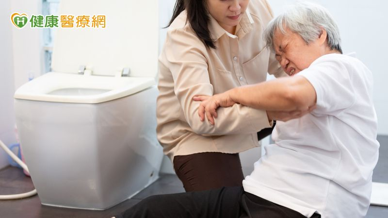 65歲以上「每7人就有1位」骨鬆! 醫點名「這些人」超危險、快檢查