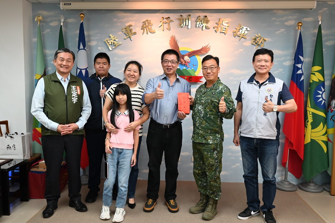 台南市軍人服務站王健源顧問 秋節慰問台南地區駐軍辛勞
