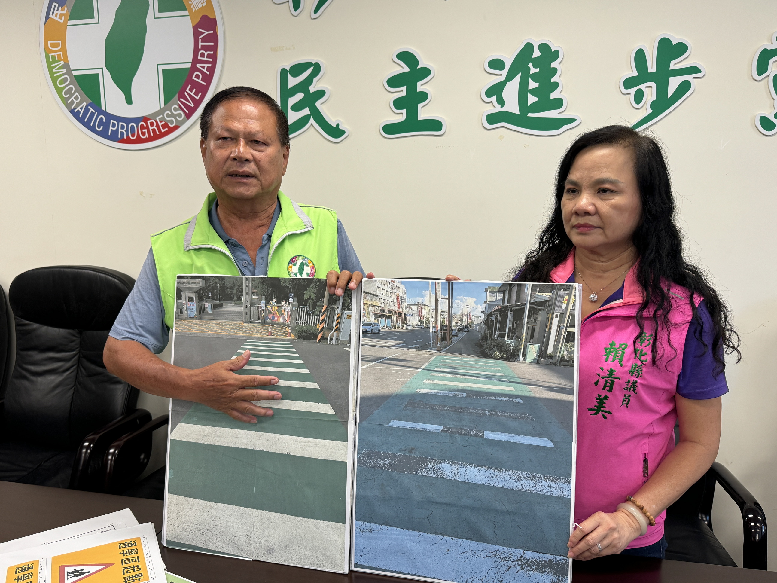 ▲綠底人行道合法化，彰化縣民進黨黨團議員呼籲彰化縣政府在人潮密集區域應全面畫設綠底白線人行穿越道，並在學校設通學區。（記者張溎壕攝）