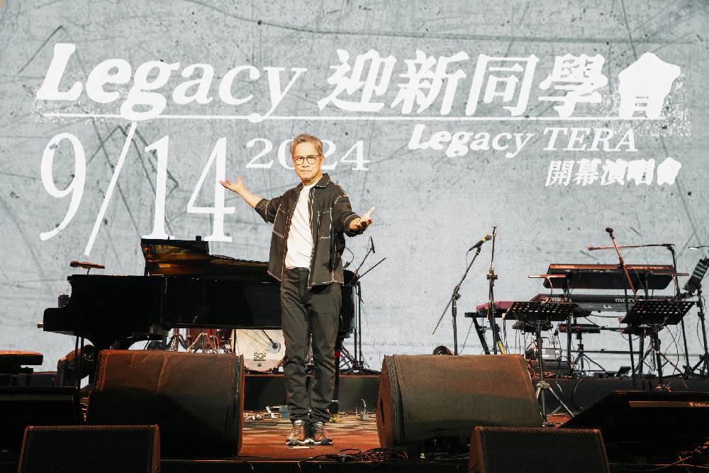 音樂教父羅大佑登台獻唱 Legacy TERA開幕演唱會變身大型卡啦OK 202 音樂教父羅大佑登台獻唱 Legacy TERA開幕演唱會變身大型卡啦OK 201
