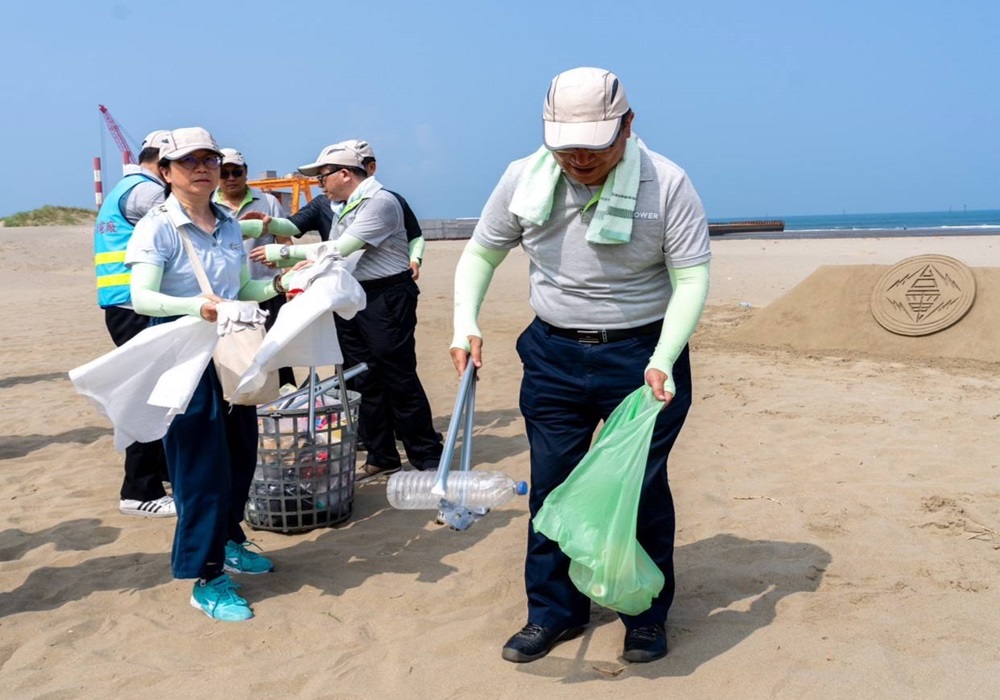 連續31年 台電今全台10縣市5500人淨灘 206 248240913a09