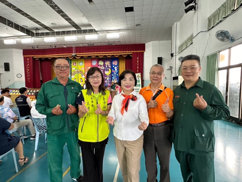 圖文:臺中郵局愛心月餅捐贈活動。