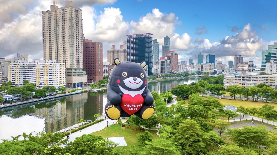 把可愛變很大!|高雄愛.月熱氣球今明升空 高雄熊熱氣球萌翻愛河/漾新聞