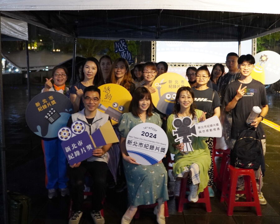 圖/新北市政府新聞局14日晚間於桃園市的中壢銀河廣場,舉行紀錄片星空放映活動。(新北市政府新聞局提供)
