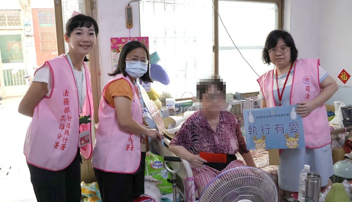 中秋送暖 高雄執行分署關懷弱勢義務人