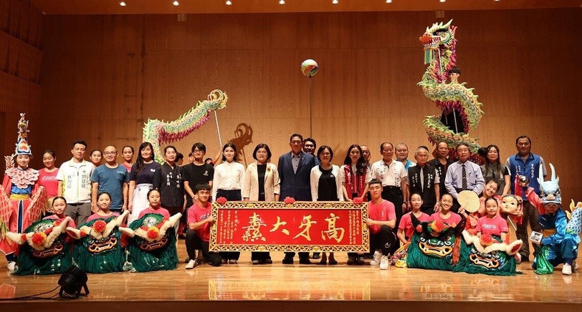 龍耀北港 展出百年龍燈龍皮 張麗善頒贈「高牙大纛」慶賀台灣第一件陣頭文物大龍旗指定國家重要古物