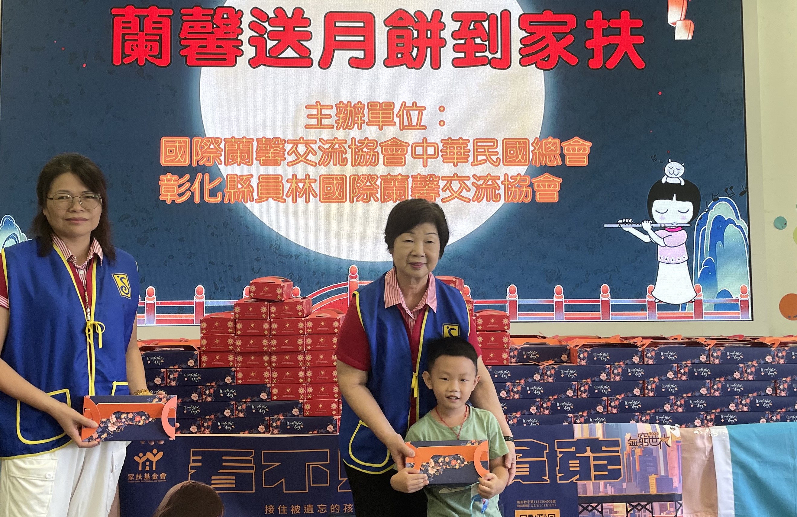 ▲彰化家扶中心舉辦連續第六年的月餅捐贈活動，將溫暖傳遞到520戶家扶家庭。（記者張溎壕攝）