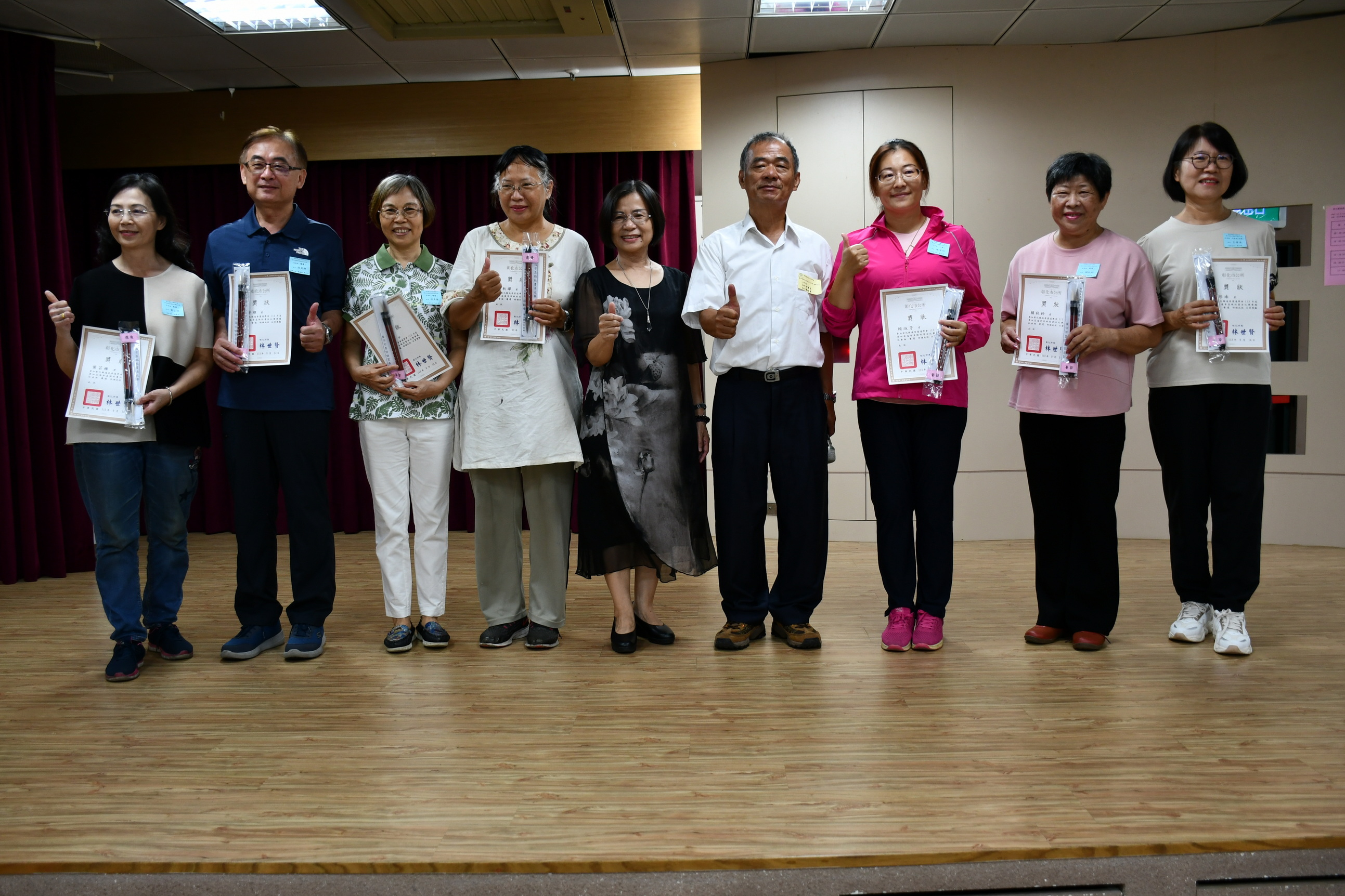 ▲彰化縣逸晉書道學會主辦的「第四屆逸晉盃臨帖書法比賽」成果展，匯集了書法愛好者們的創作心血，正在彰化市婦女學苑展出。（記者張溎壕攝）